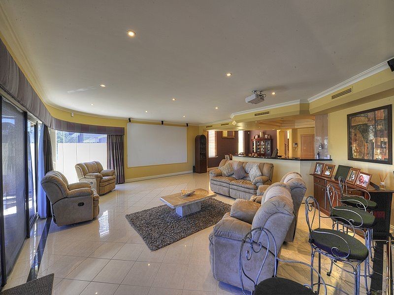 6 Santavea Mews, Halls Head WA 6210