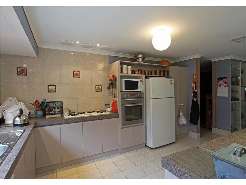 3 Redhill Place, Greenfields WA 6210