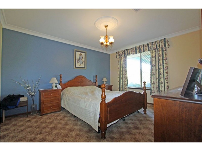 208 Woodland Parade, Stake Hill WA 6210
