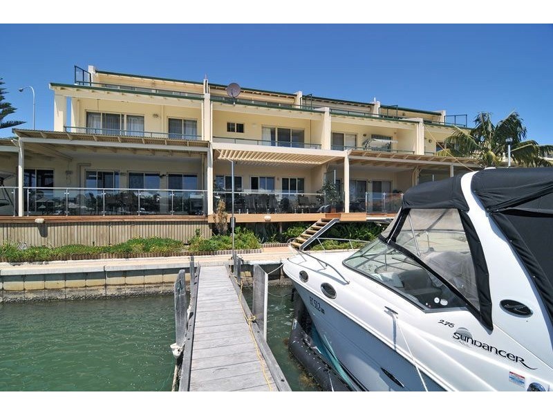 8/5 Weatherley Place, Halls Head WA 6210