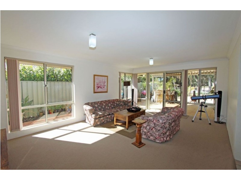 43 Sunningdale Chase, Meadow Springs WA 6210