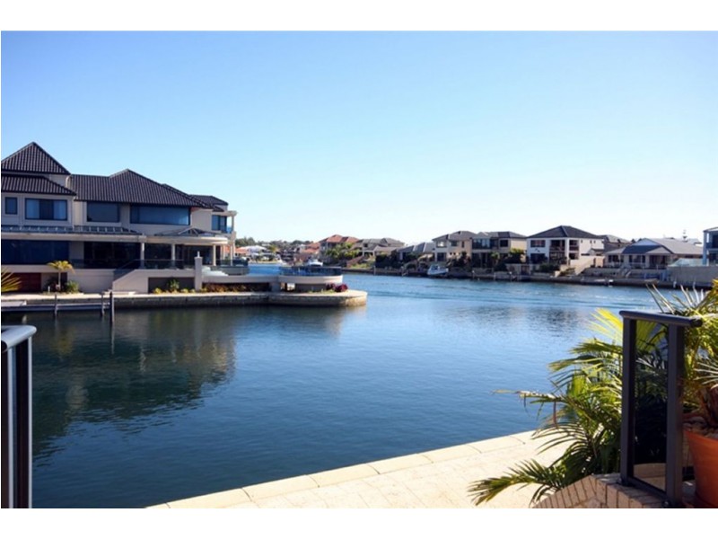 60 Aztec Island Retreat, Halls Head WA 6210