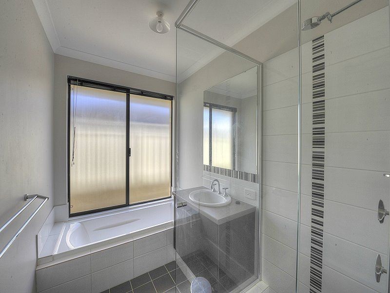 78 Cawana Parkway, Lakelands WA 6180