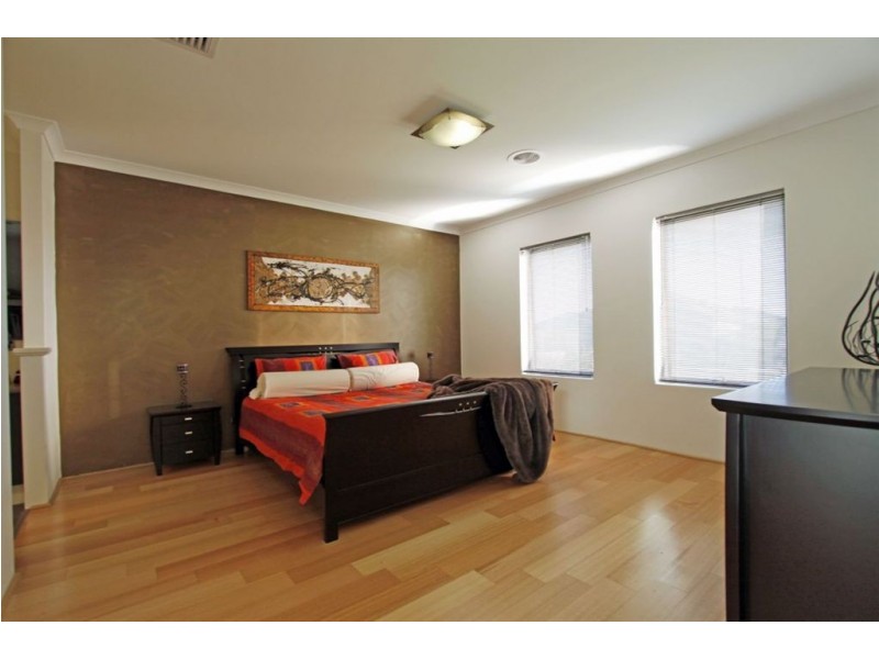 17 Royston Way, Lakelands WA 6180