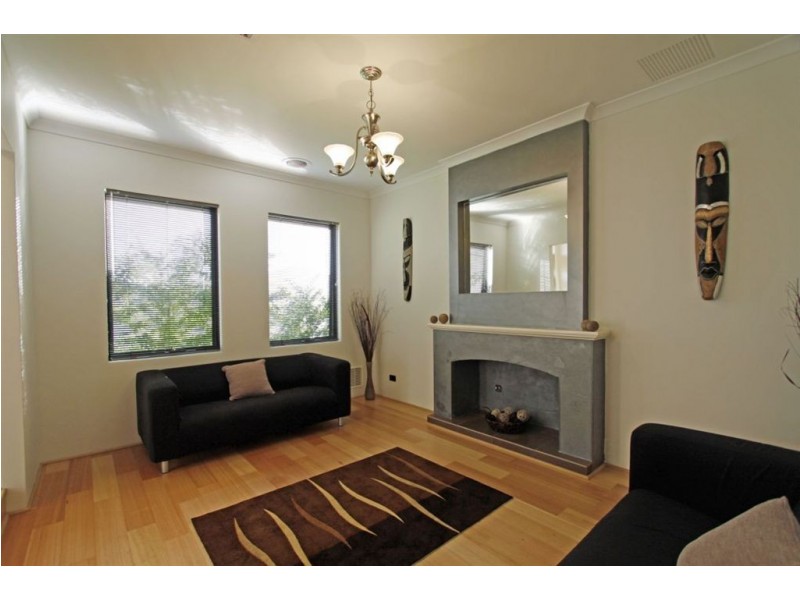 17 Royston Way, Lakelands WA 6180