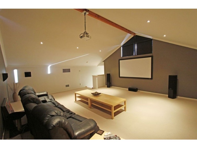 17 Royston Way, Lakelands WA 6180