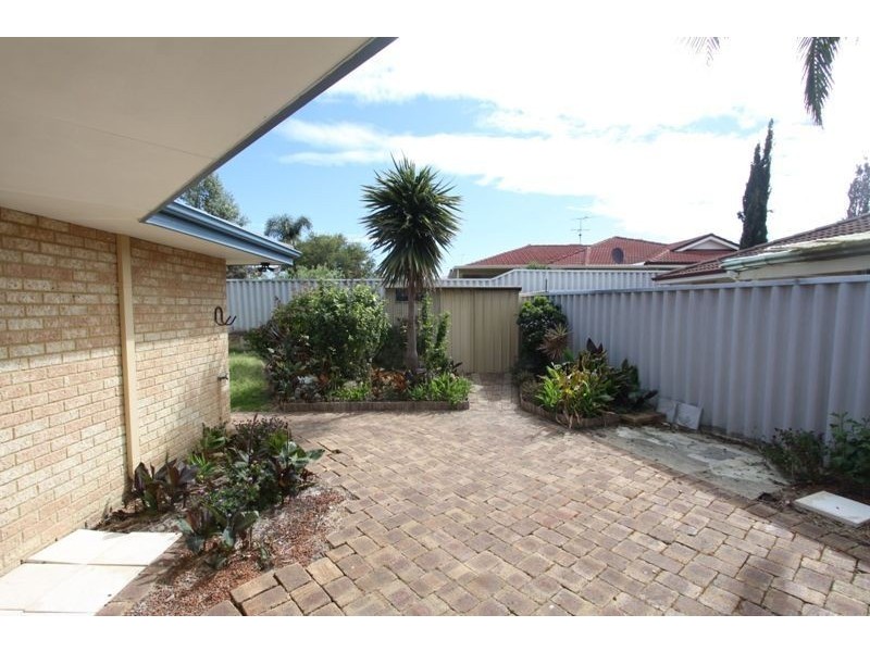 27a Muntries Place, Halls Head WA 6210