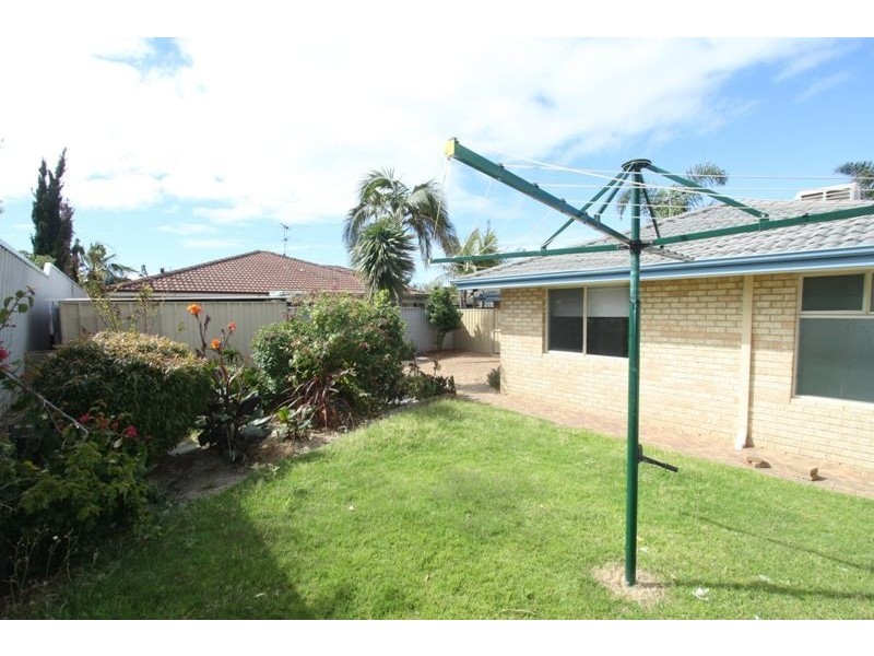 27a Muntries Place, Halls Head WA 6210