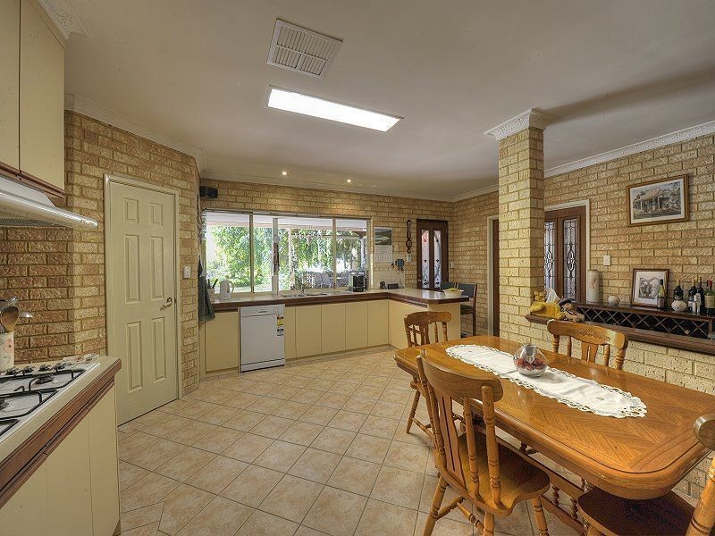 6 Kingscote Place, Greenfields WA 6210