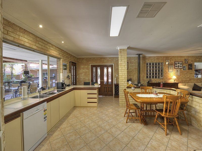 6 Kingscote Place, Greenfields WA 6210