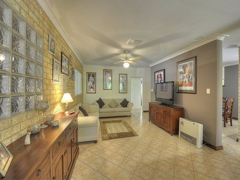 6 Kingscote Place, Greenfields WA 6210