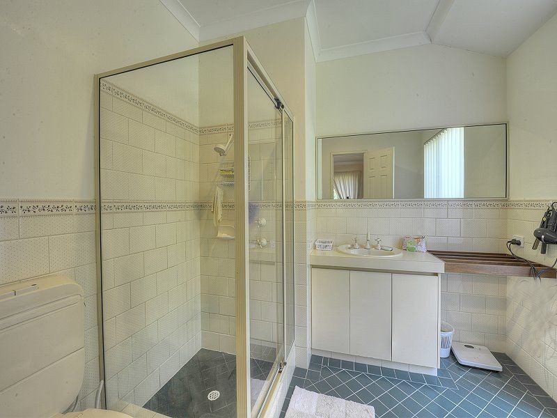 6 Kingscote Place, Greenfields WA 6210