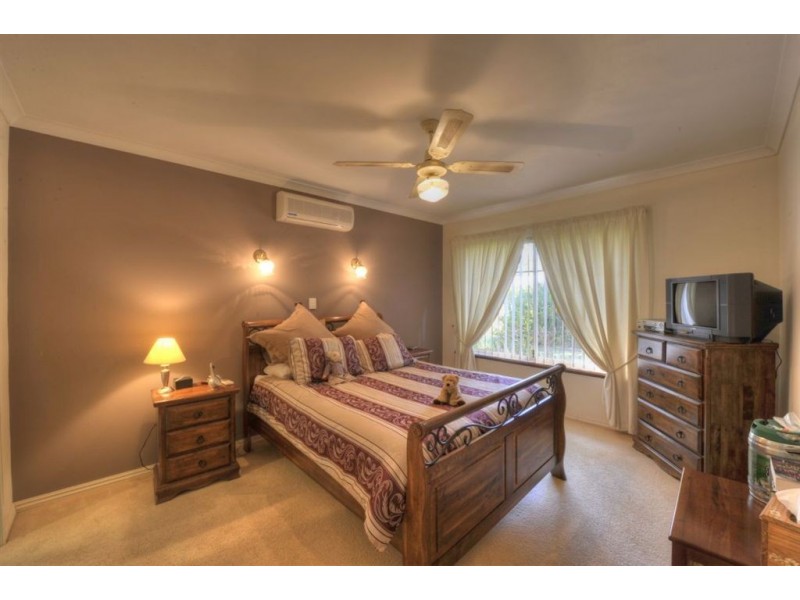 6 Kingscote Place, Greenfields WA 6210