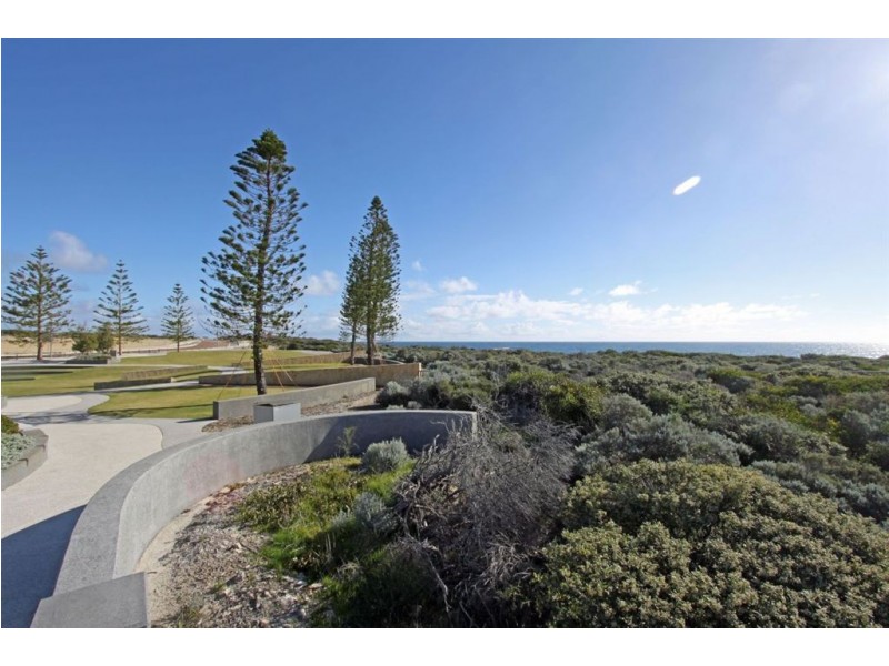 241 Peelwood Parade, Halls Head WA 6210