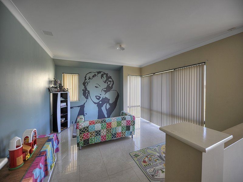 10 Bookleaf Loop, Halls Head WA 6210