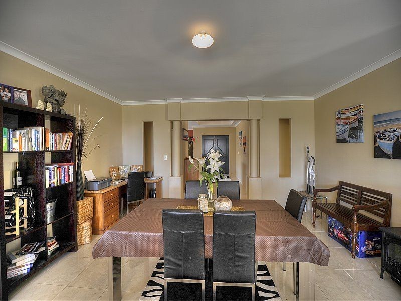 10 Bookleaf Loop, Halls Head WA 6210