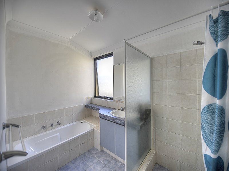 10 Bookleaf Loop, Halls Head WA 6210