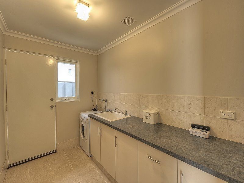 11 Mandjar Lane, Wannanup WA 6210