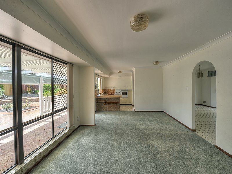 32 Peelwood Parade, Halls Head WA 6210