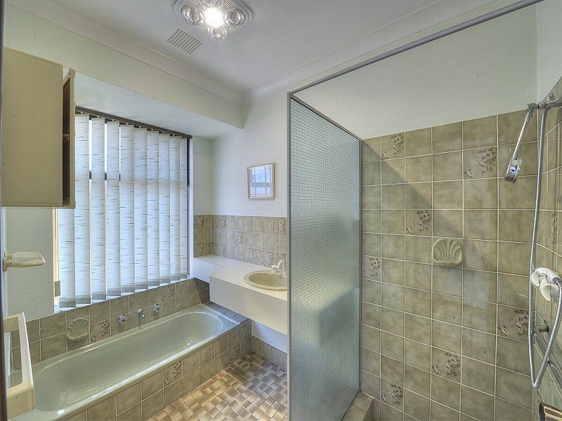 32 Peelwood Parade, Halls Head WA 6210