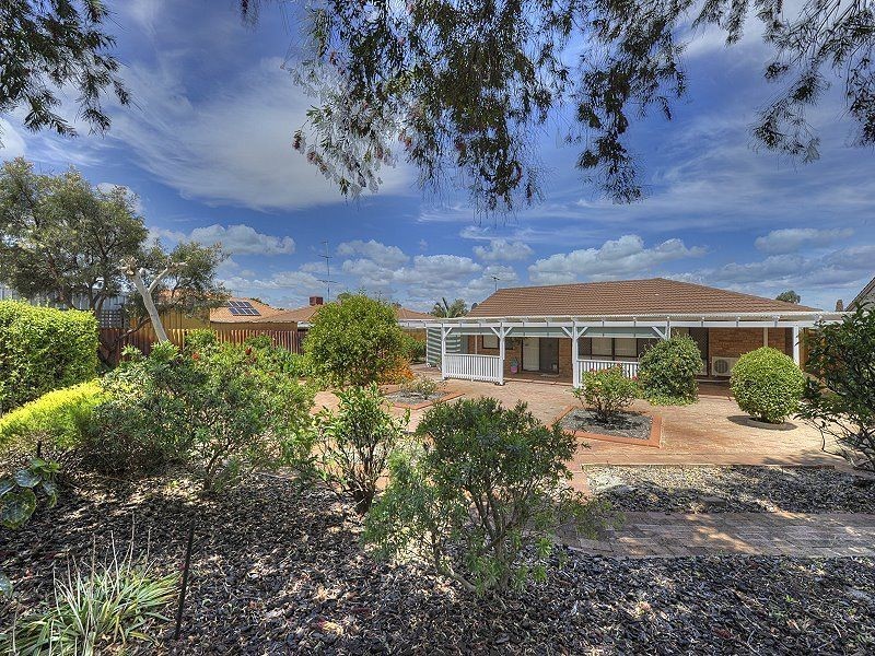 32 Peelwood Parade, Halls Head WA 6210