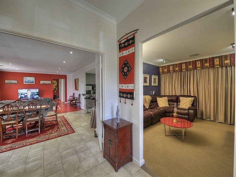 32 Anhinga Trail, Dudley Park WA 6210