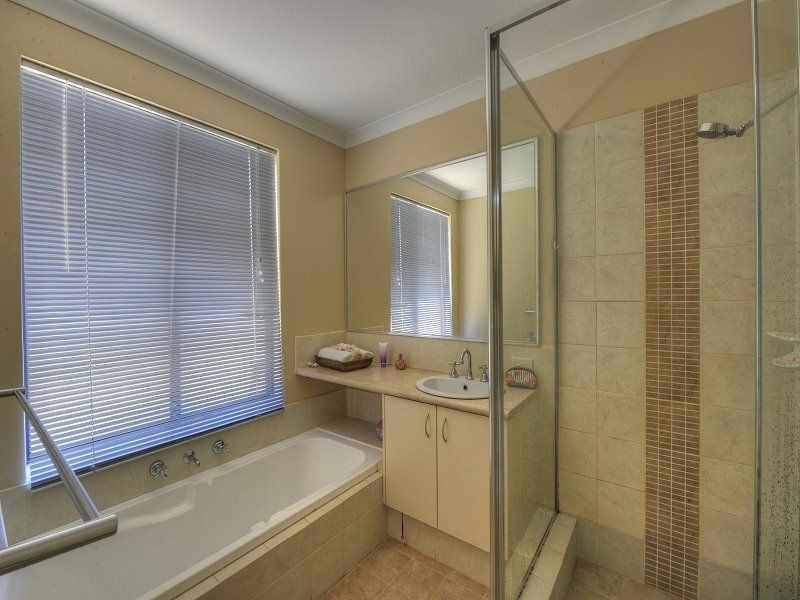 37 Bibbulmun Meander, Ravenswood WA 6208