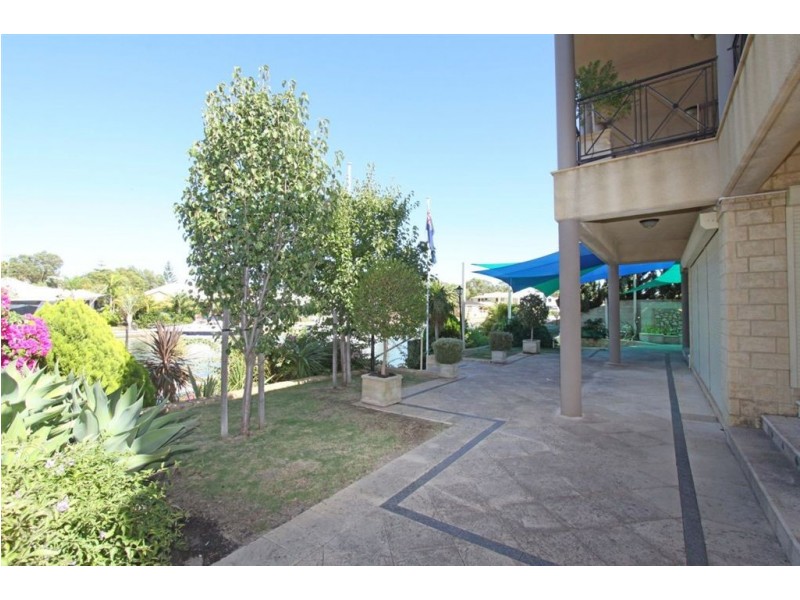 50 Cambria Island Retreat, Halls Head WA 6210