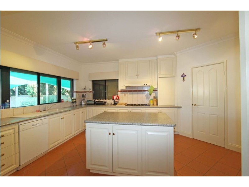 50 Cambria Island Retreat, Halls Head WA 6210