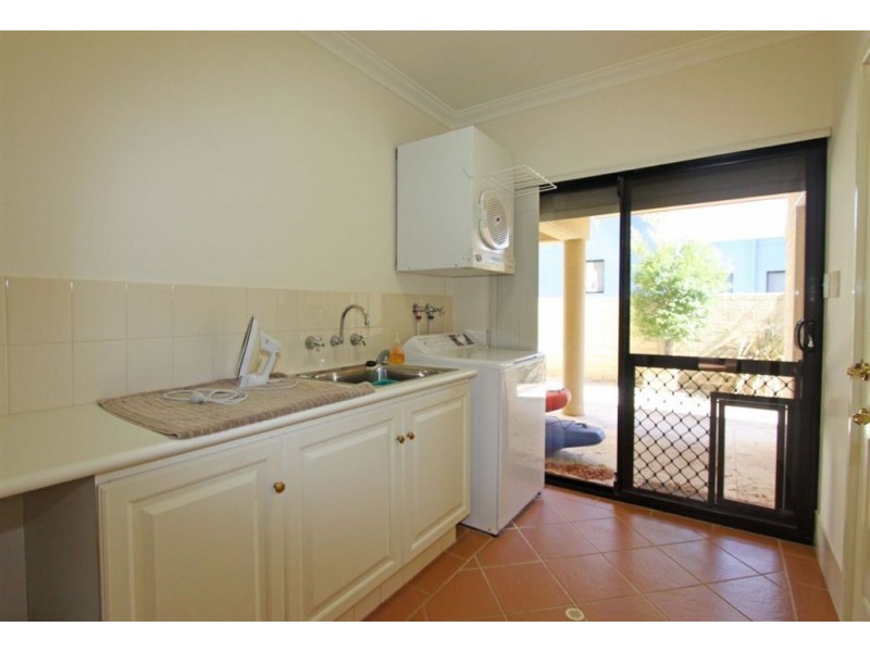 50 Cambria Island Retreat, Halls Head WA 6210