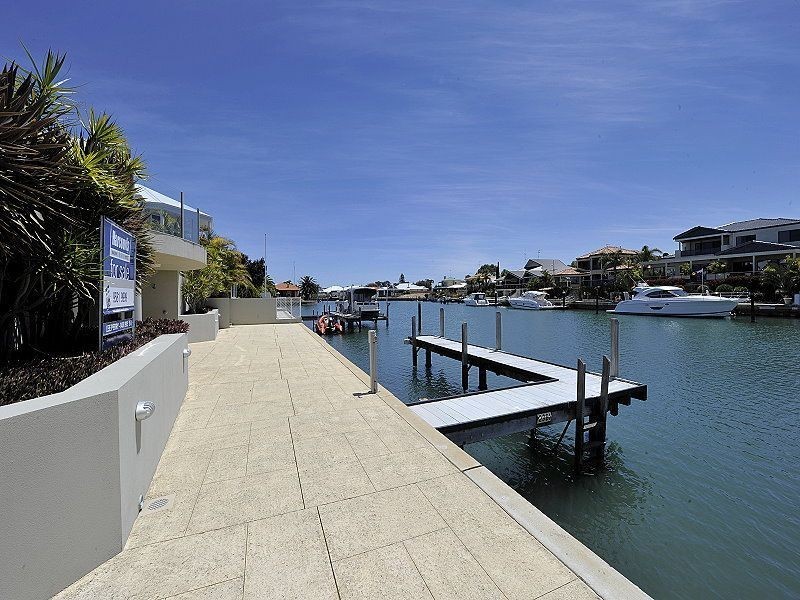 16 Cambria Island Retreat, Halls Head WA 6210