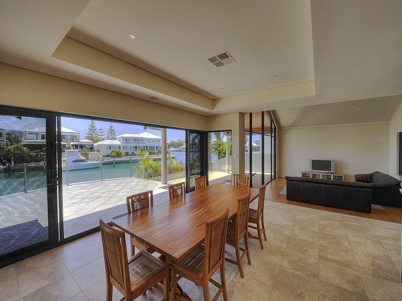 16 Cambria Island Retreat, Halls Head WA 6210