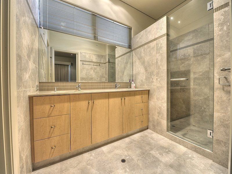 16 Cambria Island Retreat, Halls Head WA 6210