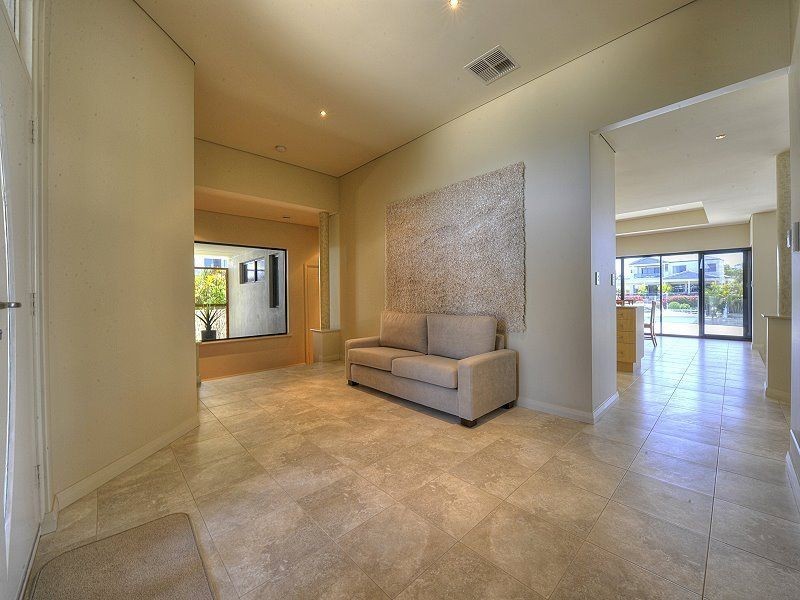 16 Cambria Island Retreat, Halls Head WA 6210