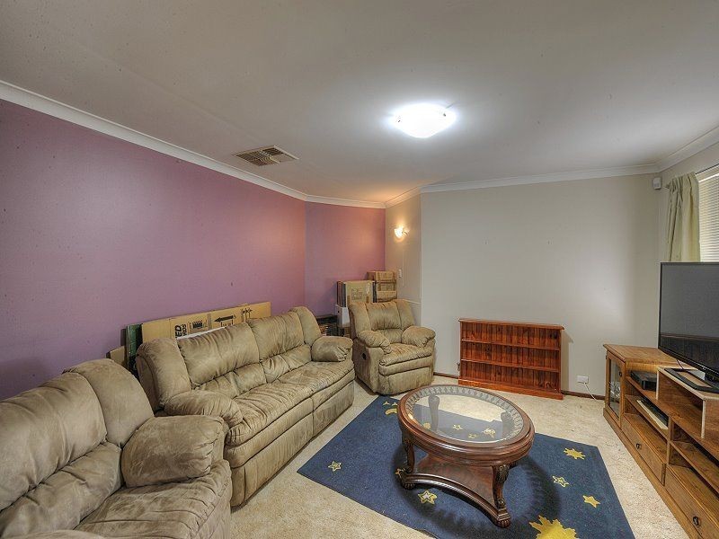 26 Hanson Way, Dudley Park WA 6210