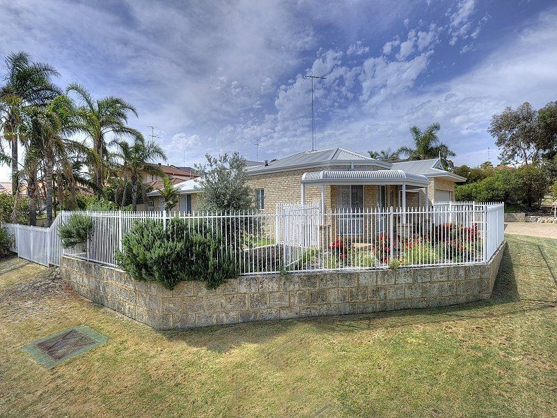 17 Allamanda Way, Halls Head WA 6210