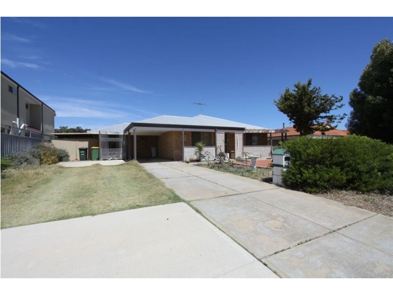 105 Peelwood Parade, Halls Head WA 6210