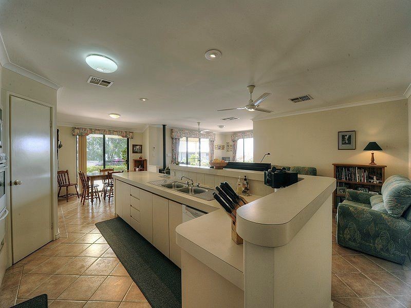 10 Parkridge Drive, Bouvard WA 6211