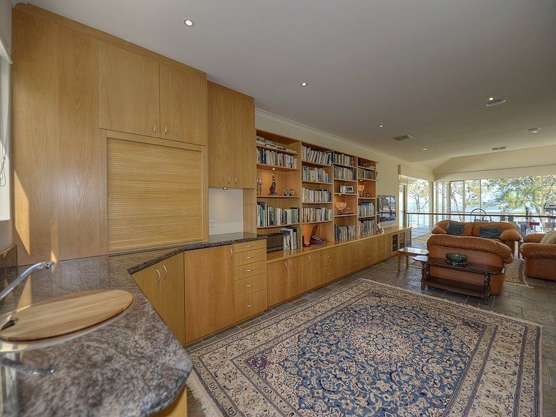 15 Chimneys Retreat, Erskine WA 6210