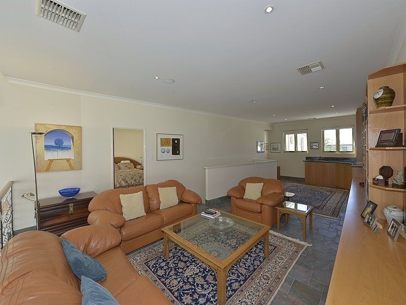 15 Chimneys Retreat, Erskine WA 6210