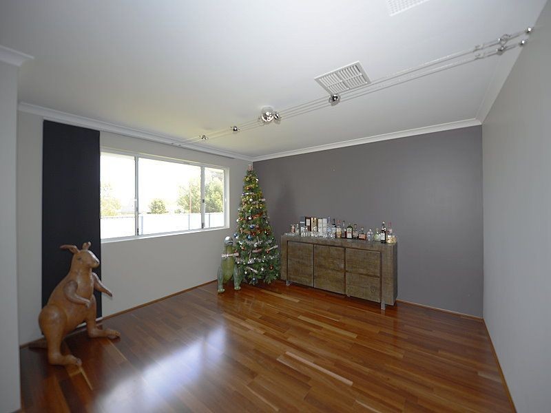 22 Sequin Close, Meadow Springs WA 6210