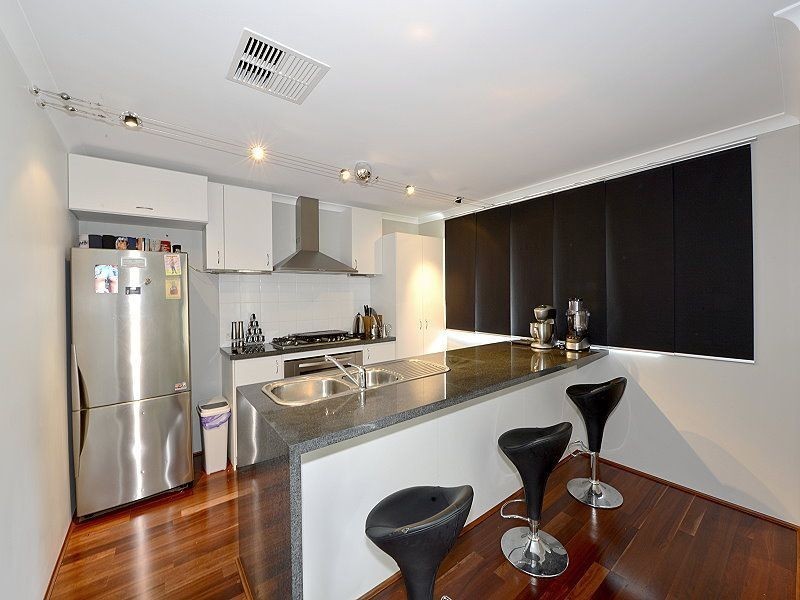 22 Sequin Close, Meadow Springs WA 6210