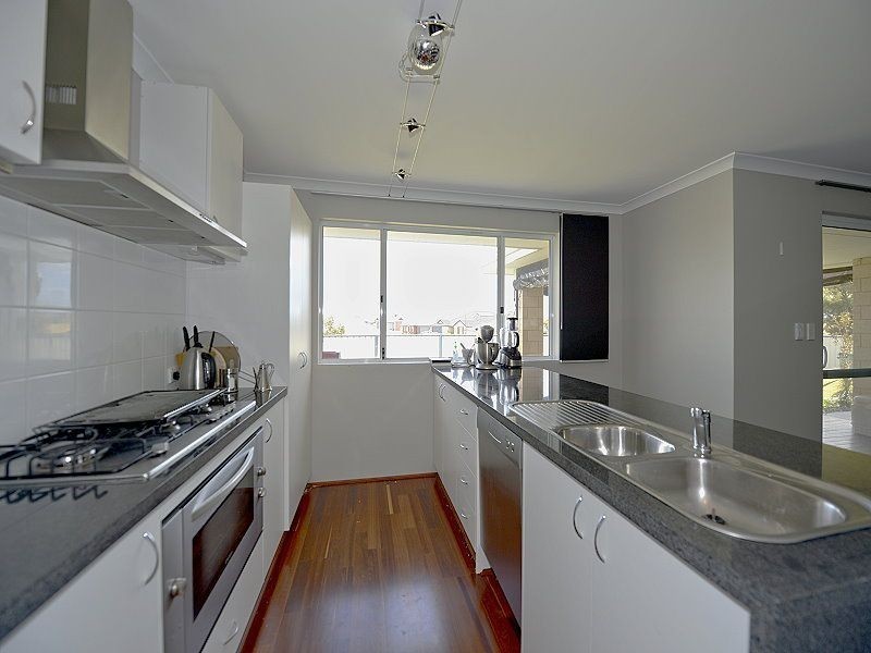 22 Sequin Close, Meadow Springs WA 6210