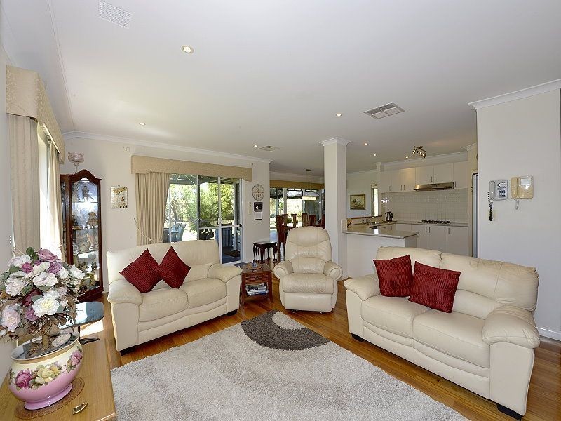 10 Placid Waters Parade, Coodanup WA 6210