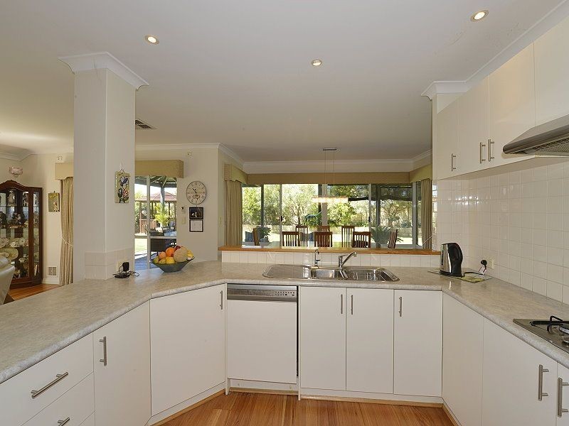 10 Placid Waters Parade, Coodanup WA 6210