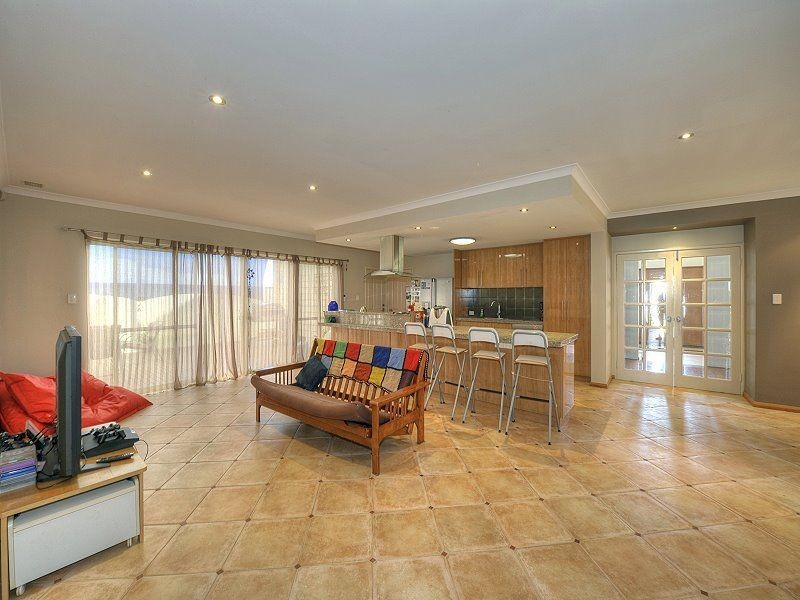 21 Princeton Drive, Wannanup WA 6210