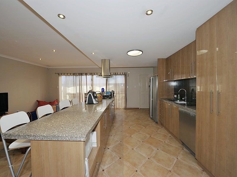 21 Princeton Drive, Wannanup WA 6210
