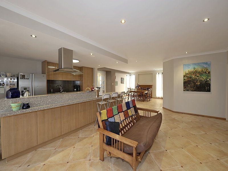 21 Princeton Drive, Wannanup WA 6210