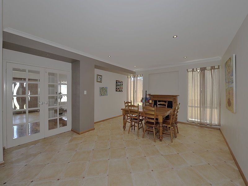 21 Princeton Drive, Wannanup WA 6210