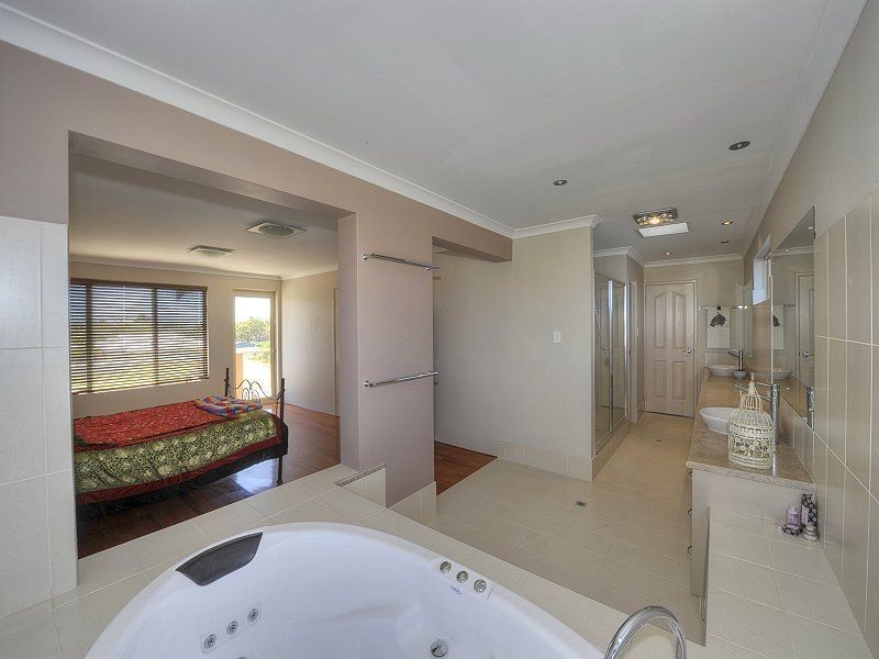 21 Princeton Drive, Wannanup WA 6210